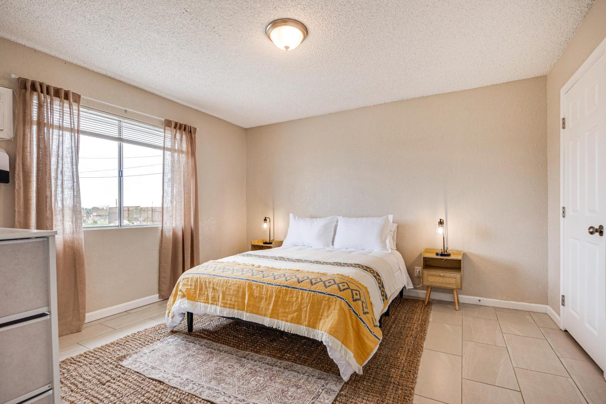 Convenient Joshua Tree Apartment - Walk To Town! מראה חיצוני תמונה